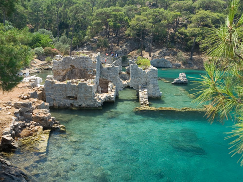 Manastır Bay